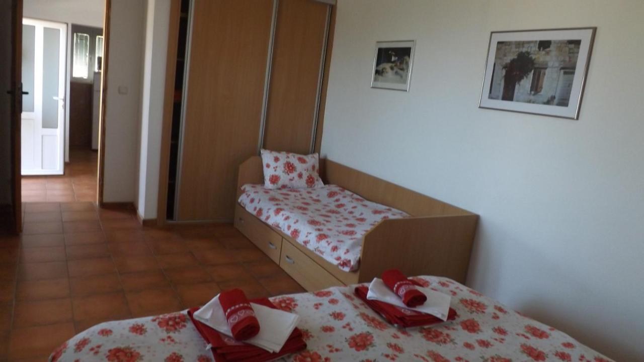 Lustica Apartments المظهر الخارجي الصورة